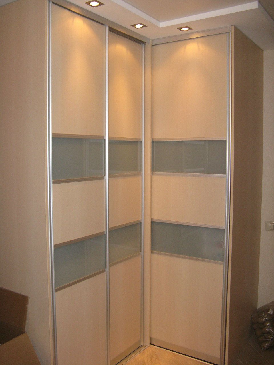 Угловые шкафы-купе в прихожую, фото1